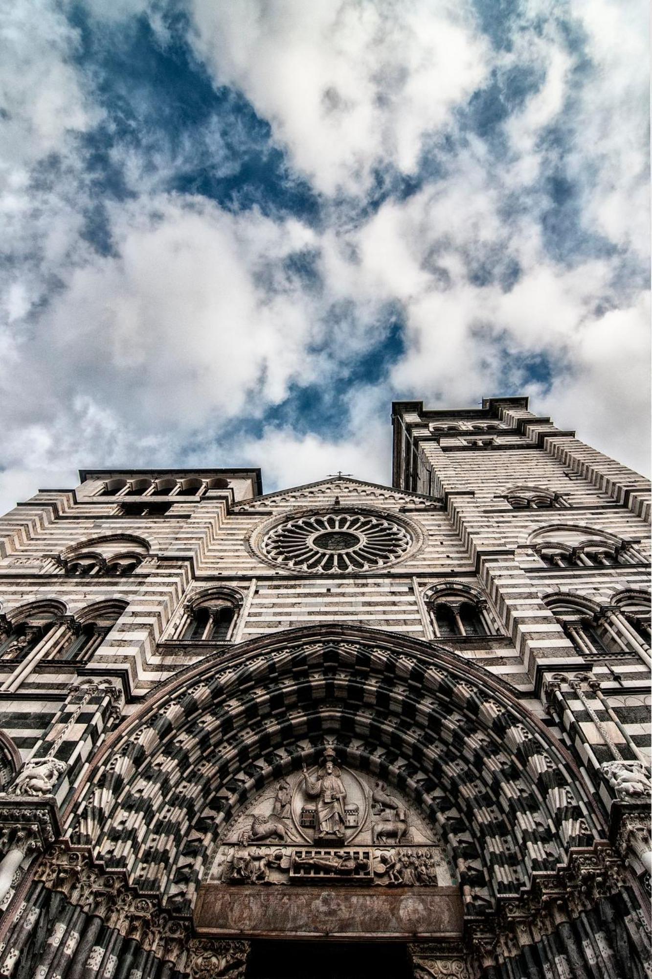 Genova Centro Colonna-Cattedrale Di San Lorenzo Exterior photo